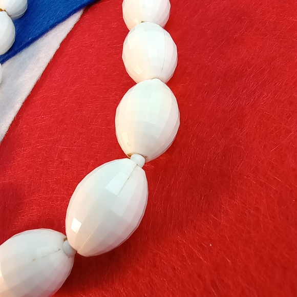 Vintage Monet White Plastic Faceted Patterned Bead Necklace - Picture 2 of 7